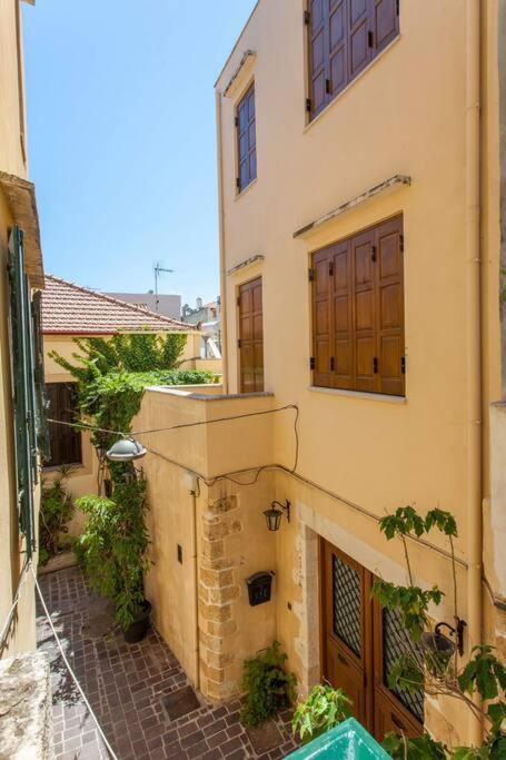 History & Culture In Old Town Chania La Canea Esterno foto
